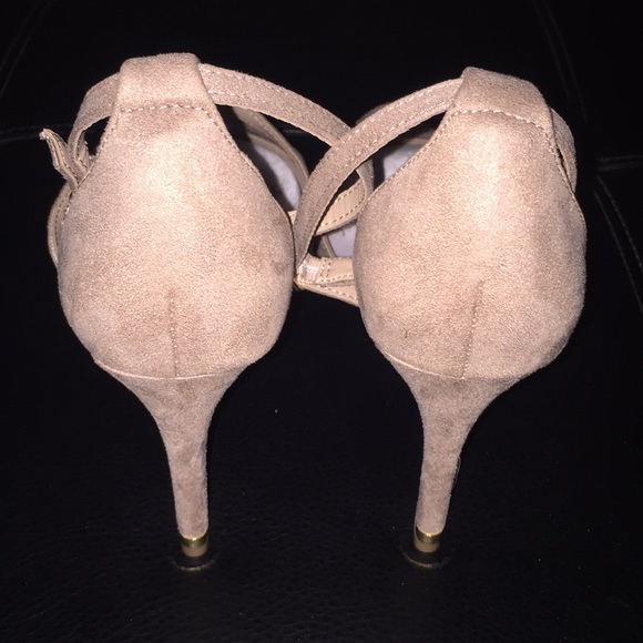 Kelly & Katie Sevama Pump Size 10M - Picture 4 of 8